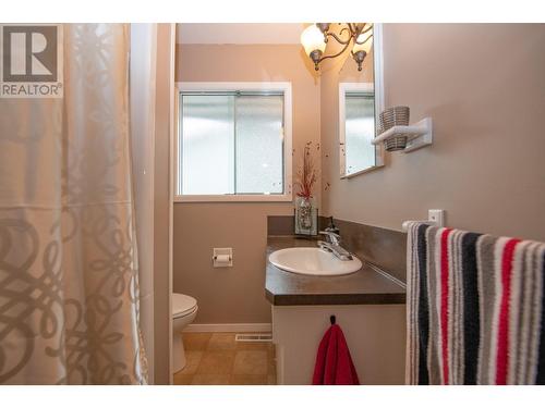 4103 26 Street, Vernon, BC - Indoor Photo Showing Bathroom