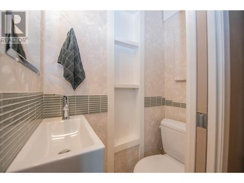 4103 26 Street, Vernon, BC - Indoor Photo Showing Bathroom