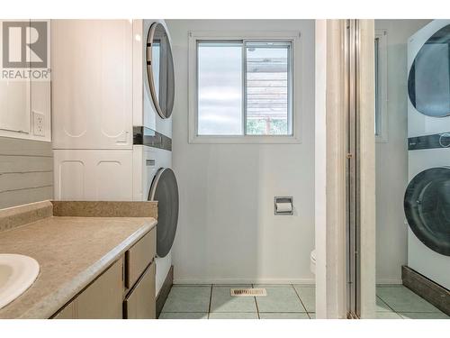 1702 42 Street, Vernon, BC - Indoor Photo Showing Laundry Room