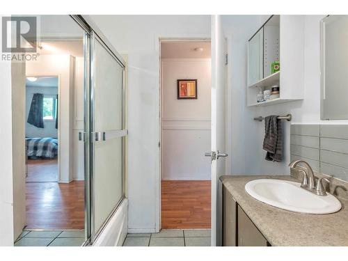 1702 42 Street, Vernon, BC - Indoor Photo Showing Bathroom