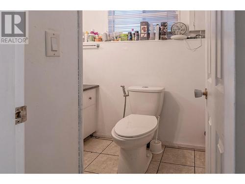 1702 42 Street, Vernon, BC - Indoor Photo Showing Bathroom