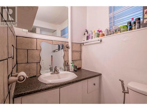 1702 42 Street, Vernon, BC - Indoor Photo Showing Bathroom