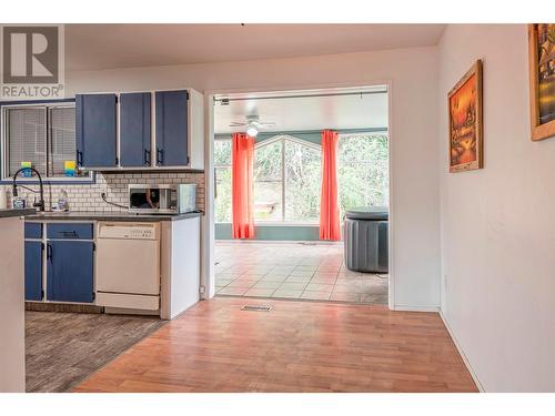 1702 42 Street, Vernon, BC - Indoor Photo Showing Kitchen