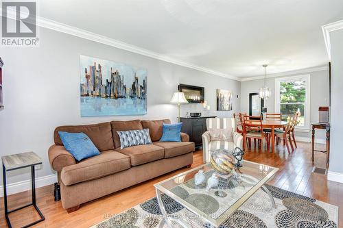 212 Fife'S Bay Road, Smith-Ennismore-Lakefield, ON - Indoor Photo Showing Living Room