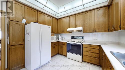 29 Scotland Road, Toronto (Agincourt South-Malvern West), ON - Indoor Photo Showing Kitchen