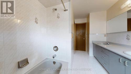 29 Scotland Road, Toronto (Agincourt South-Malvern West), ON - Indoor Photo Showing Bathroom