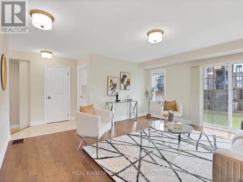 40 Creekvalley Lane, Markham (Angus Glen), ON - Indoor Photo Showing Living Room