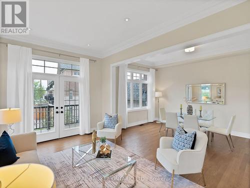 40 Creekvalley Lane, Markham (Angus Glen), ON - Indoor Photo Showing Living Room