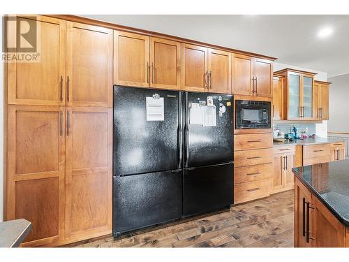 1720 Morrison Road, Kelowna, BC - Indoor Photo Showing Kitchen