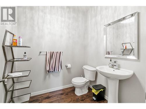 1720 Morrison Road, Kelowna, BC - Indoor Photo Showing Bathroom