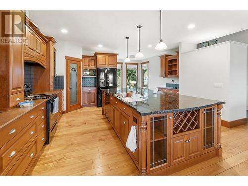 1720 Morrison Road, Kelowna, BC - Indoor Photo Showing Kitchen