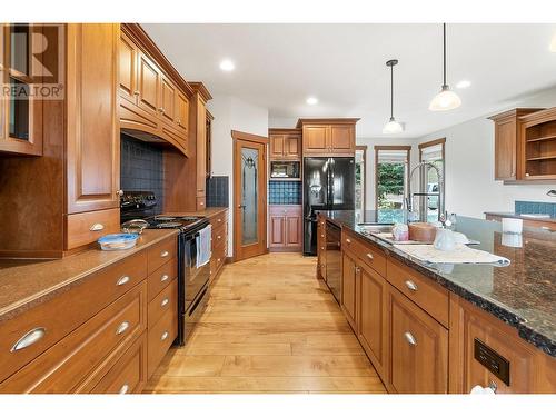 1720 Morrison Road, Kelowna, BC - Indoor Photo Showing Kitchen