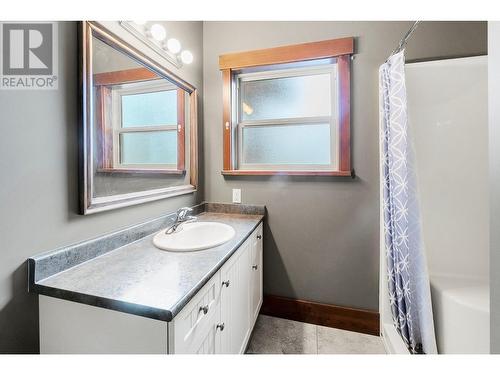 1720 Morrison Road, Kelowna, BC - Indoor Photo Showing Bathroom