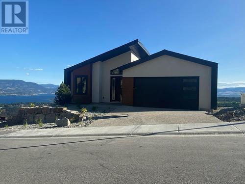 1018 Emslie Street, Kelowna, BC - Outdoor