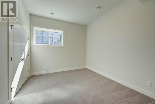 1018 Emslie Street, Kelowna, BC - Indoor Photo Showing Other Room