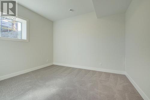 1018 Emslie Street, Kelowna, BC - Indoor Photo Showing Other Room