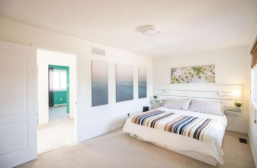 754 Roxborough Avenue, Hamilton, ON - Indoor Photo Showing Bedroom