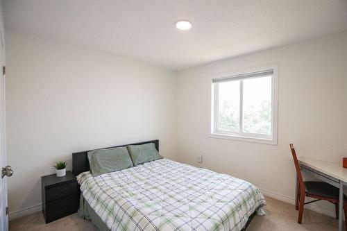 754 Roxborough Avenue, Hamilton, ON - Indoor Photo Showing Bedroom