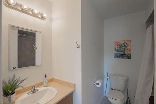 754 Roxborough Avenue, Hamilton, ON - Indoor Photo Showing Bathroom