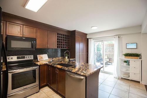 754 Roxborough Avenue, Hamilton, ON - Indoor Photo Showing Kitchen