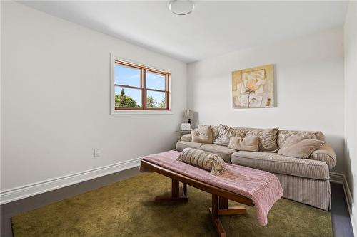 2361 Townline Road, Fort Erie, ON - Indoor Photo Showing Living Room