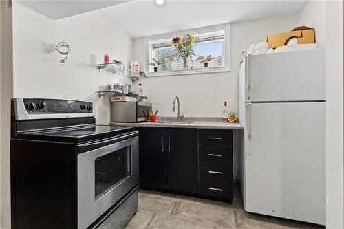 2361 Townline Road, Fort Erie, ON - Indoor Photo Showing Kitchen