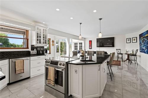 2361 Townline Road, Fort Erie, ON - Indoor Photo Showing Kitchen With Upgraded Kitchen