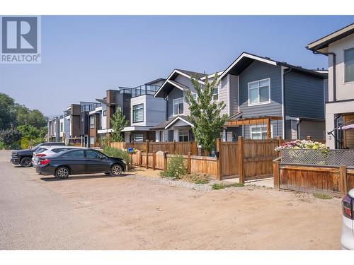 1046 Martin Avenue Unit# 4, Kelowna, BC - Outdoor