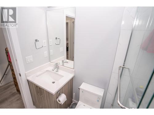 1046 Martin Avenue Unit# 4, Kelowna, BC - Indoor Photo Showing Bathroom