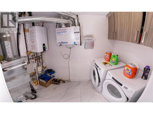 1046 Martin Avenue Unit# 4, Kelowna, BC - Indoor Photo Showing Laundry Room