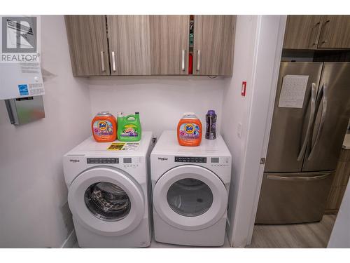 1046 Martin Avenue Unit# 4, Kelowna, BC - Indoor Photo Showing Laundry Room