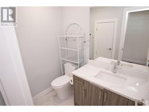 1046 Martin Avenue Unit# 4, Kelowna, BC - Indoor Photo Showing Bathroom