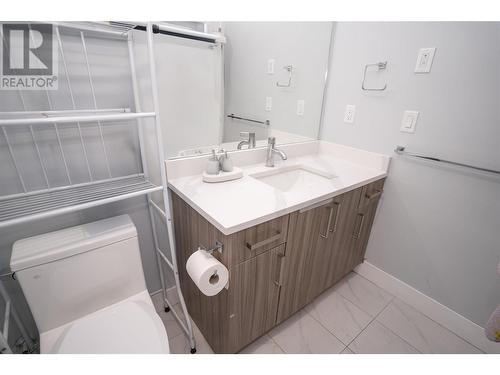 1046 Martin Avenue Unit# 4, Kelowna, BC - Indoor Photo Showing Bathroom