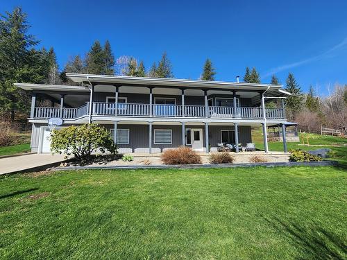 1755 Mountain Street, Fruitvale, BC - Outdoor With Deck Patio Veranda