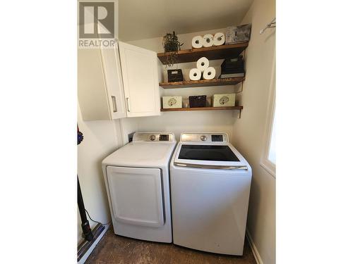 1755 Mountain  Street, Fruitvale, BC - Indoor Photo Showing Laundry Room