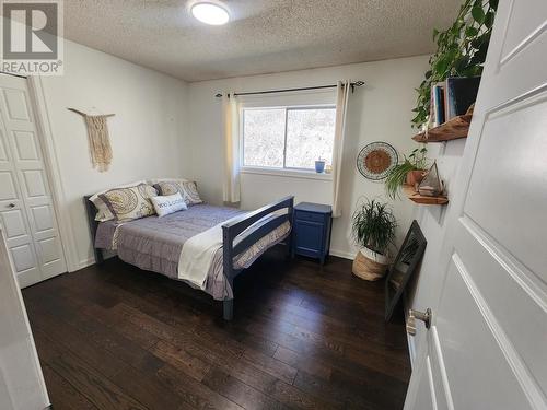 1755 Mountain  Street, Fruitvale, BC - Indoor Photo Showing Bedroom