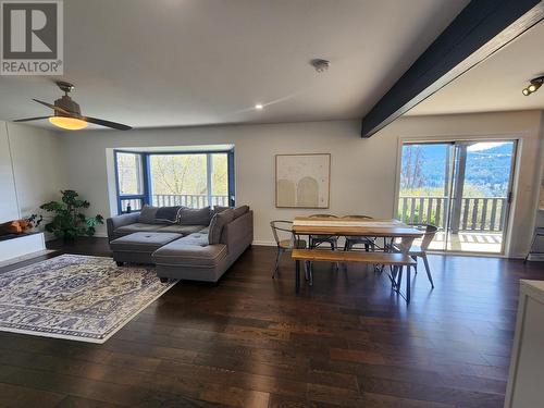 1755 Mountain  Street, Fruitvale, BC - Indoor Photo Showing Living Room