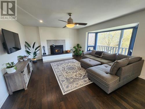 1755 Mountain  Street, Fruitvale, BC - Indoor Photo Showing Living Room With Fireplace