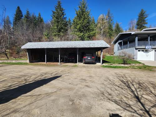 1755 Mountain Street, Fruitvale, BC - Outdoor With Deck Patio Veranda