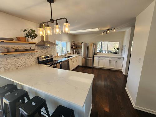 1755 Mountain Street, Fruitvale, BC - Indoor Photo Showing Kitchen