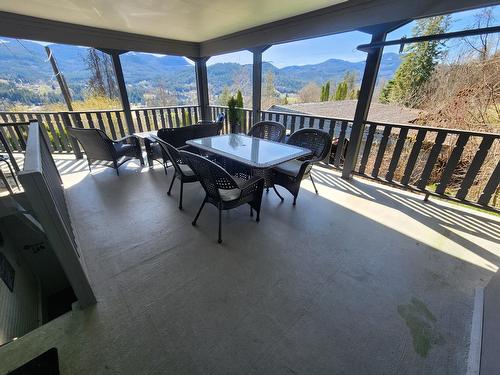 1755 Mountain Street, Fruitvale, BC - Outdoor With Deck Patio Veranda With Exterior