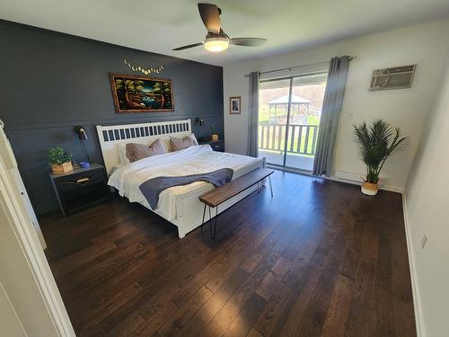 1755 Mountain Street, Fruitvale, BC - Indoor Photo Showing Bedroom