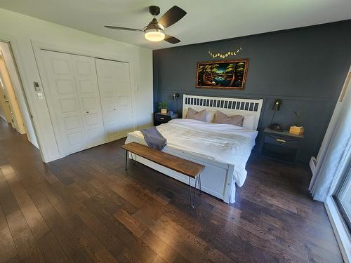 1755 Mountain Street, Fruitvale, BC - Indoor Photo Showing Bedroom