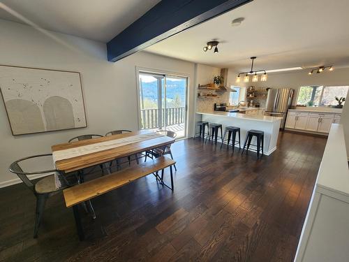 1755 Mountain Street, Fruitvale, BC - Indoor Photo Showing Dining Room