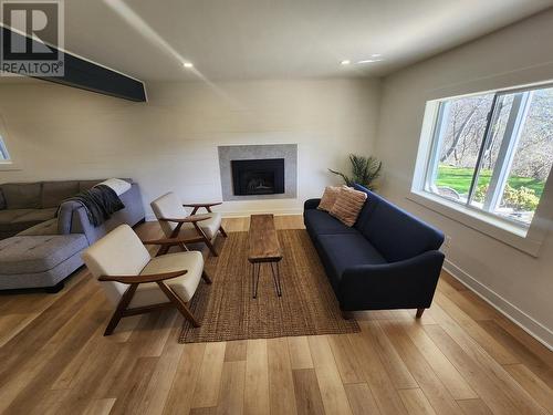 1755 Mountain  Street, Fruitvale, BC - Indoor Photo Showing Living Room With Fireplace