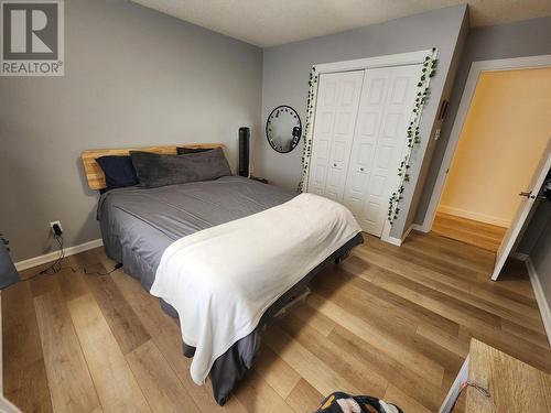 1755 Mountain  Street, Fruitvale, BC - Indoor Photo Showing Bedroom