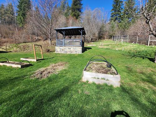 1755 Mountain Street, Fruitvale, BC - Outdoor With Deck Patio Veranda