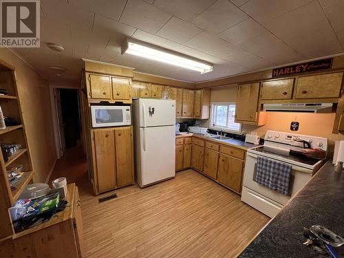 14 4603 S 50 Avenue, Fort Nelson, BC - Indoor Photo Showing Kitchen With Double Sink