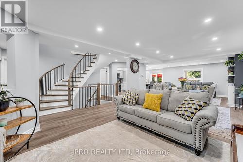 221 Lisa Marie Drive, Orangeville, ON - Indoor Photo Showing Living Room