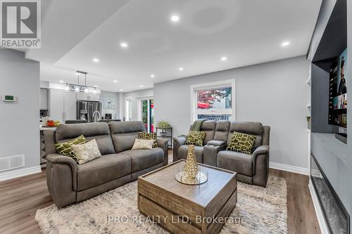 221 Lisa Marie Drive, Orangeville, ON - Indoor Photo Showing Living Room